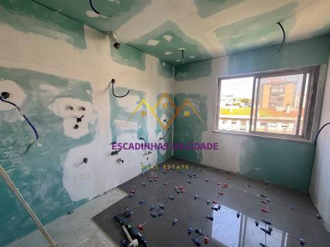 T2 Remodelado, Luminoso e Pronto para Viver — Agualva-Cacém
