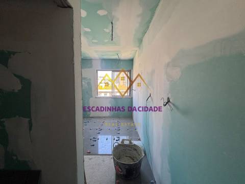 T2 Remodelado, Luminoso e Pronto para Viver — Agualva-Cacém