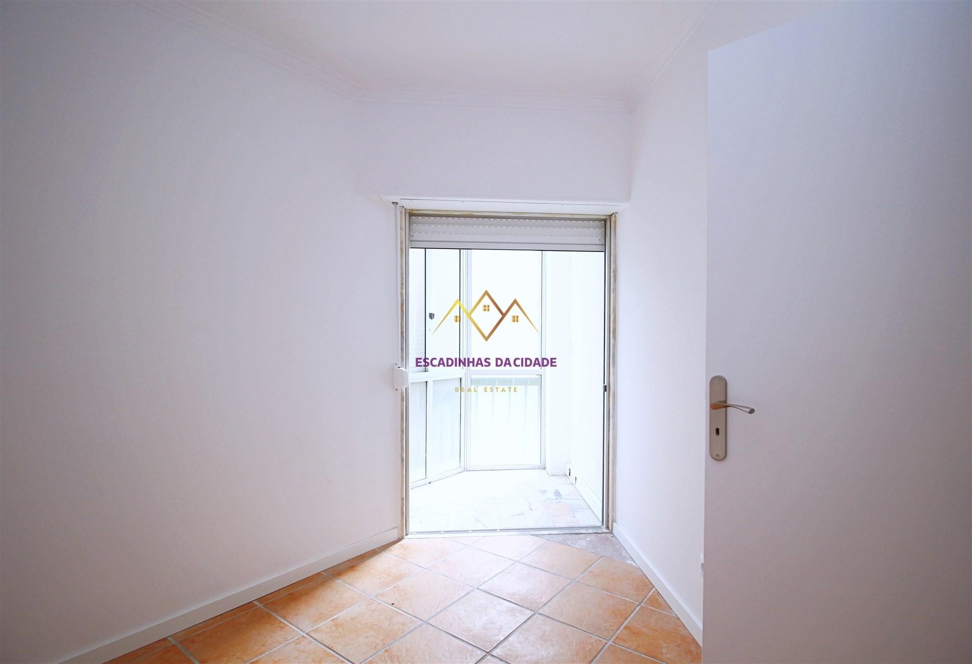 Apartamento T2 Espaçoso e Luminoso nas Mercês Sintra