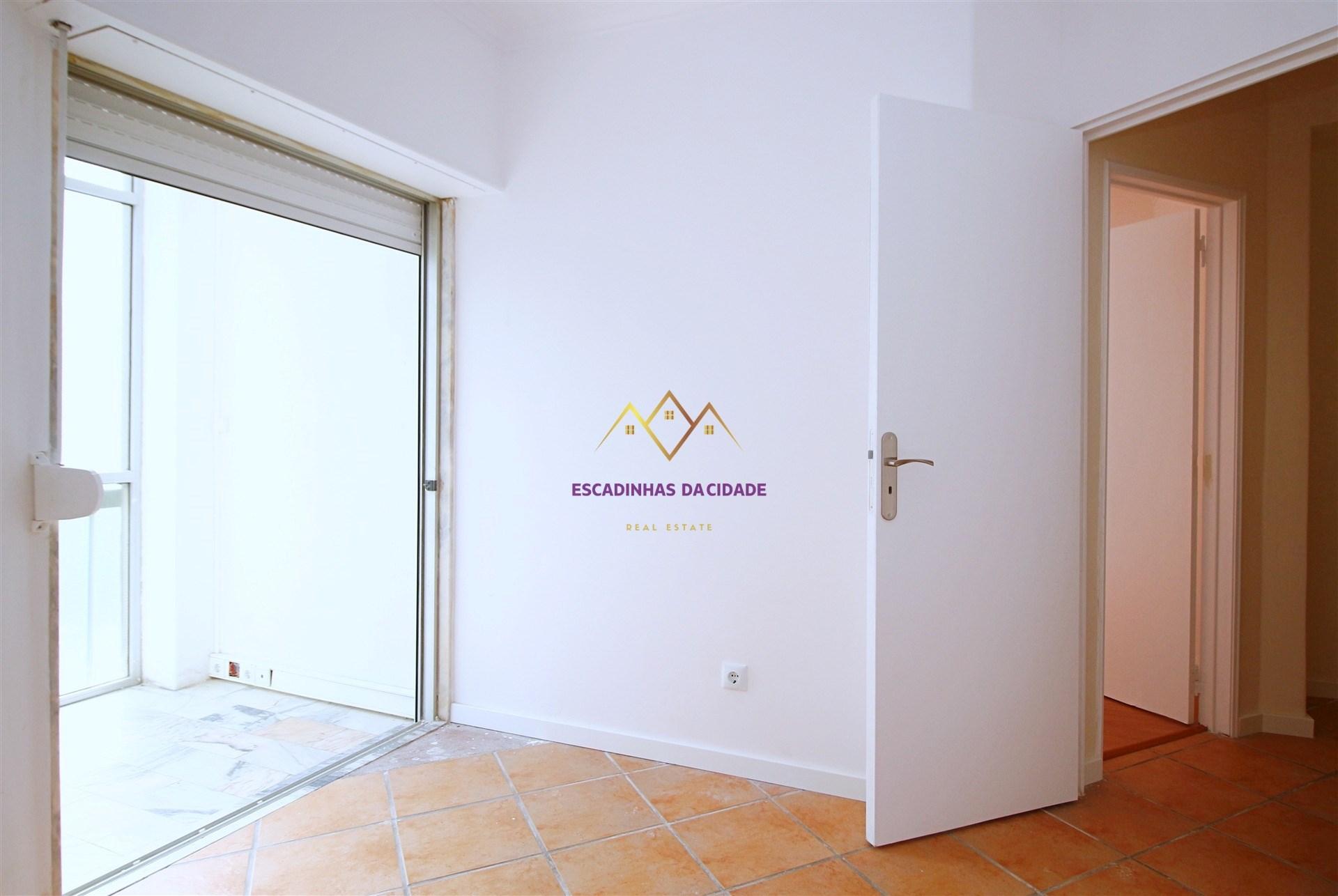 Apartamento T2 Espaçoso e Luminoso nas Mercês Sintra