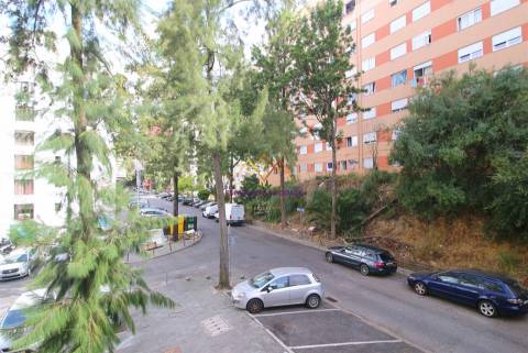 Apartamento T2 Espaçoso e Luminoso nas Mercês Sintra