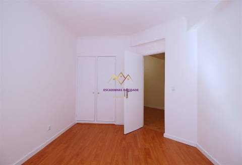 Apartamento T2 Espaçoso e Luminoso nas Mercês Sintra