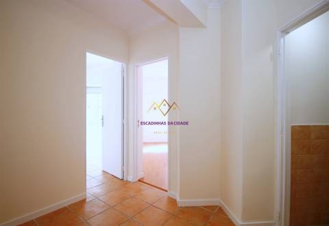 Apartamento T2 Espaçoso e Luminoso nas Mercês Sintra