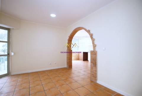 Apartamento T2 Espaçoso e Luminoso nas Mercês Sintra