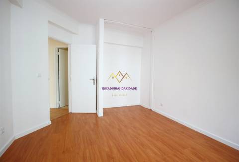 Apartamento T2 Espaçoso e Luminoso nas Mercês Sintra