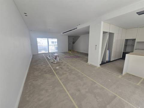 Moradia T3 com Piscina em Alcabideche
