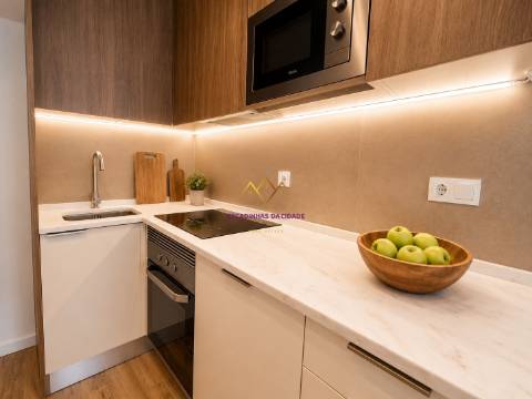 T1+1 Totalmente Renovado a Estrear c/ Design de Arquiteta | Cascais