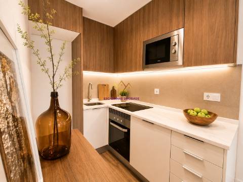 T1+1 Totalmente Renovado a Estrear c/ Design de Arquiteta | Cascais