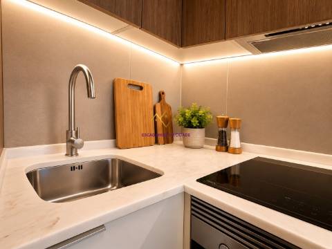 T1+1 Totalmente Renovado a Estrear c/ Design de Arquiteta | Cascais