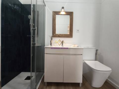 T1+1 Totalmente Renovado a Estrear c/ Design de Arquiteta | Cascais