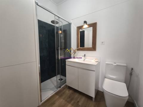 T1+1 Totalmente Renovado a Estrear c/ Design de Arquiteta | Cascais