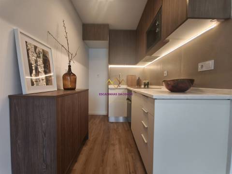 T1+1 Totalmente Renovado a Estrear c/ Design de Arquiteta | Cascais