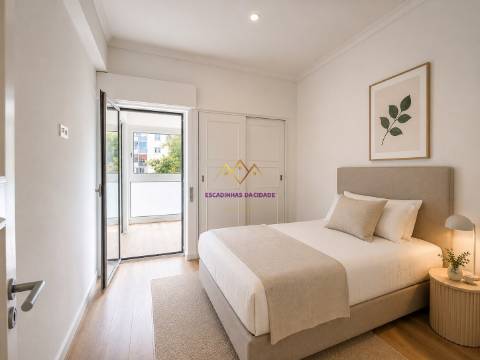 T1+1 Totalmente Renovado a Estrear c/ Design de Arquiteta | Cascais