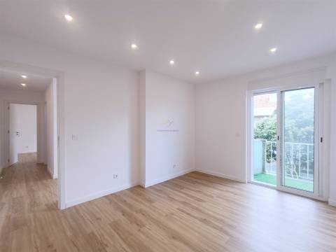 Apartamento T2 remodelado Damaia de Cima