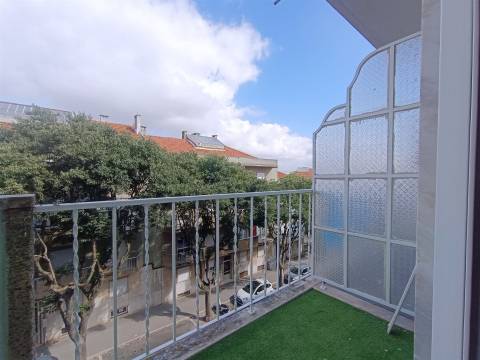 Apartamento T2 remodelado Damaia de Cima