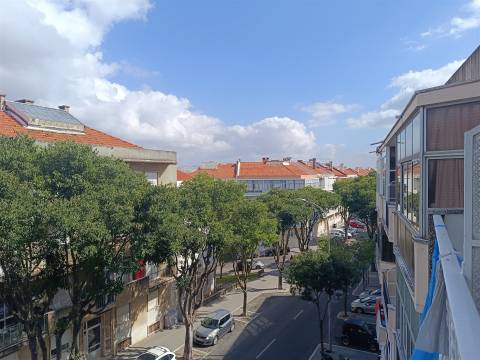 Apartamento T2 remodelado Damaia de Cima