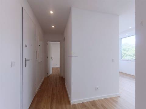 Apartamento T2 remodelado Damaia de Cima