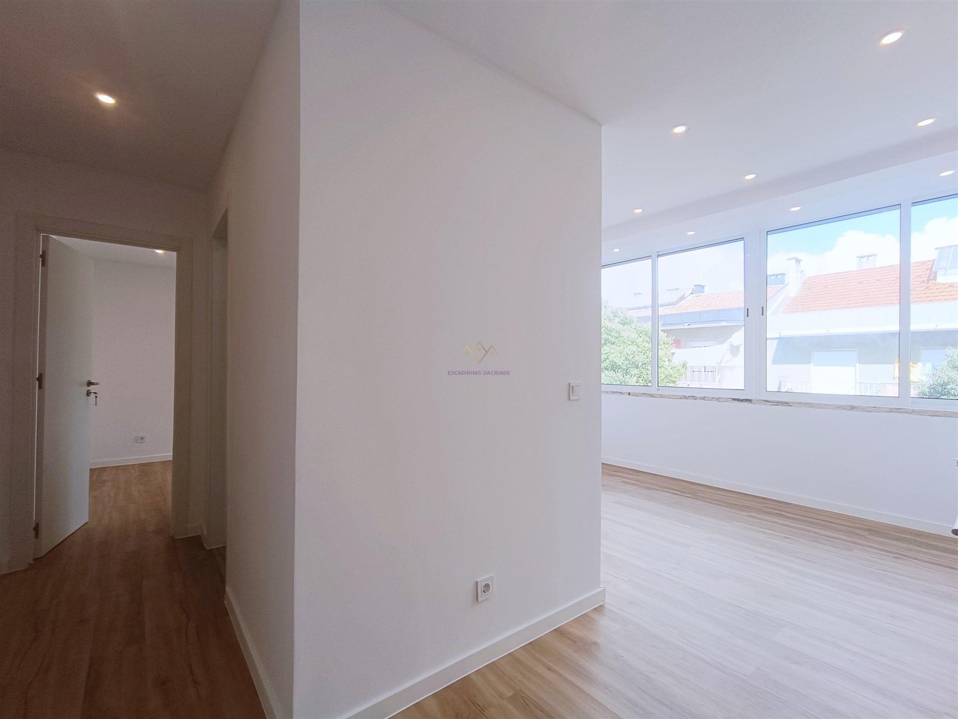 Apartamento T2 remodelado Damaia de Cima