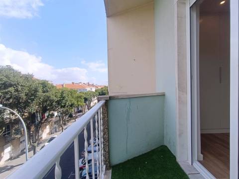 Apartamento T2 remodelado Damaia de Cima