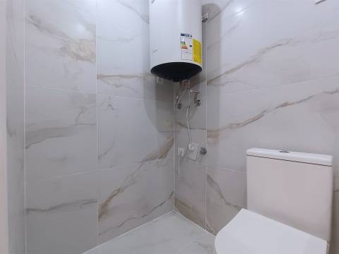 Apartamento T2 remodelado Damaia de Cima
