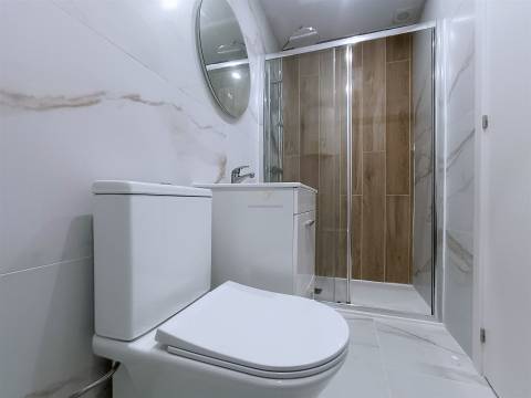 Apartamento T2 remodelado Damaia de Cima