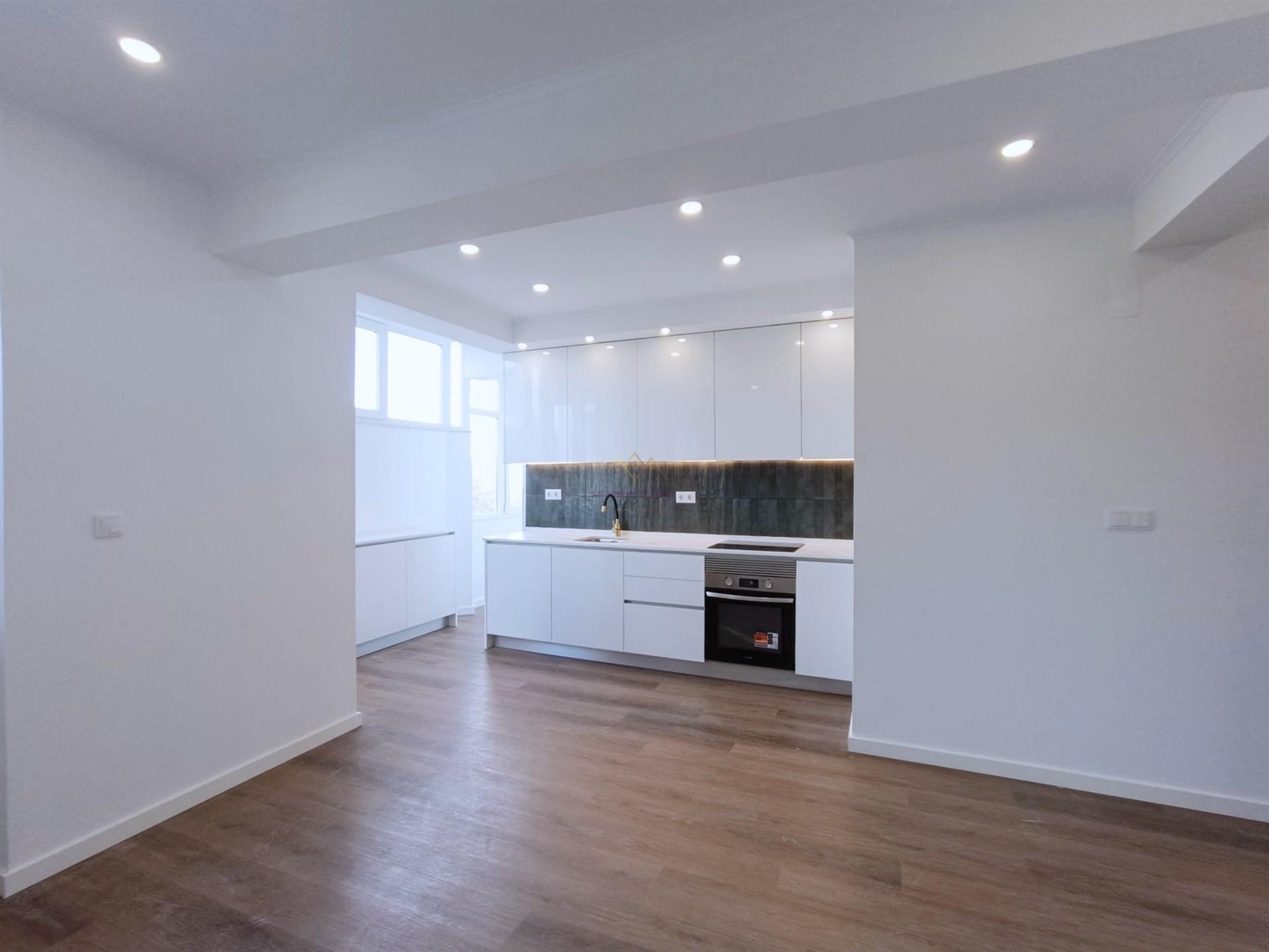 Apartamento remodelado centro Amadora