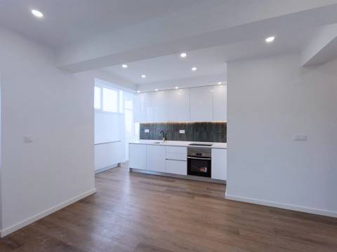 Apartamento remodelado centro Amadora