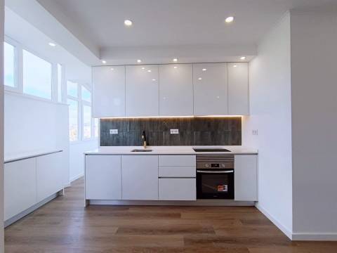 Apartamento remodelado centro Amadora