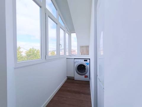 Apartamento remodelado centro Amadora