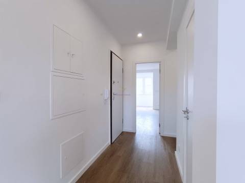 Apartamento remodelado centro Amadora