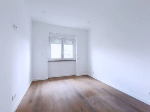 Apartamento remodelado centro Amadora