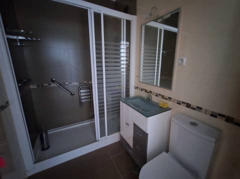 T3 com 108 m², marquise, elevador e excelente localização no Casal de São Brás