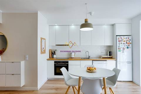 T2 Remodelado | A 5 min. da Estação | Cozinha Equipada | Queluz Ocidental