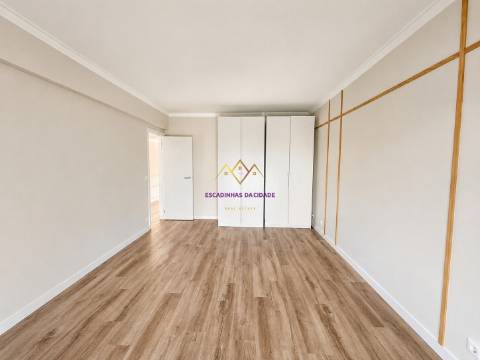 T2 Remodelado | A 5 min. da Estação | Cozinha Equipada | Queluz Ocidental