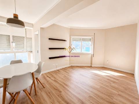 T2 Remodelado | A 5 min. da Estação | Cozinha Equipada | Queluz Ocidental