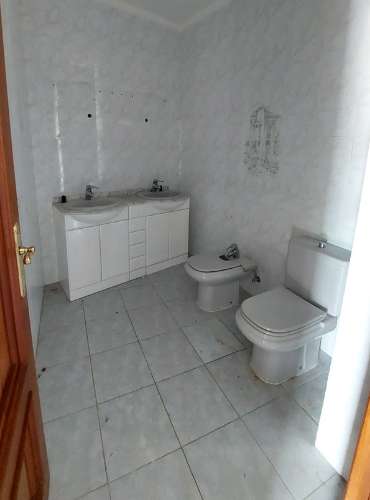 Moradia T4+1 com logradouro
