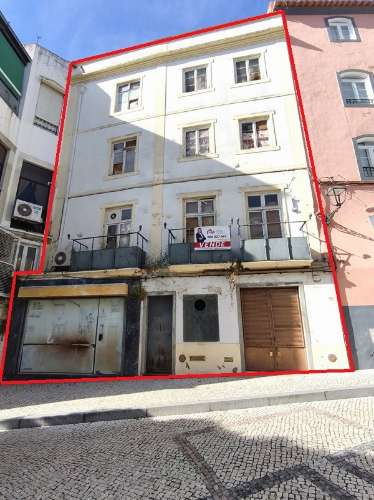 Edifício de Elevado Interesse no Centro Histórico de Elvas | Potencial Hoteleiro, Comercial e Habitacional