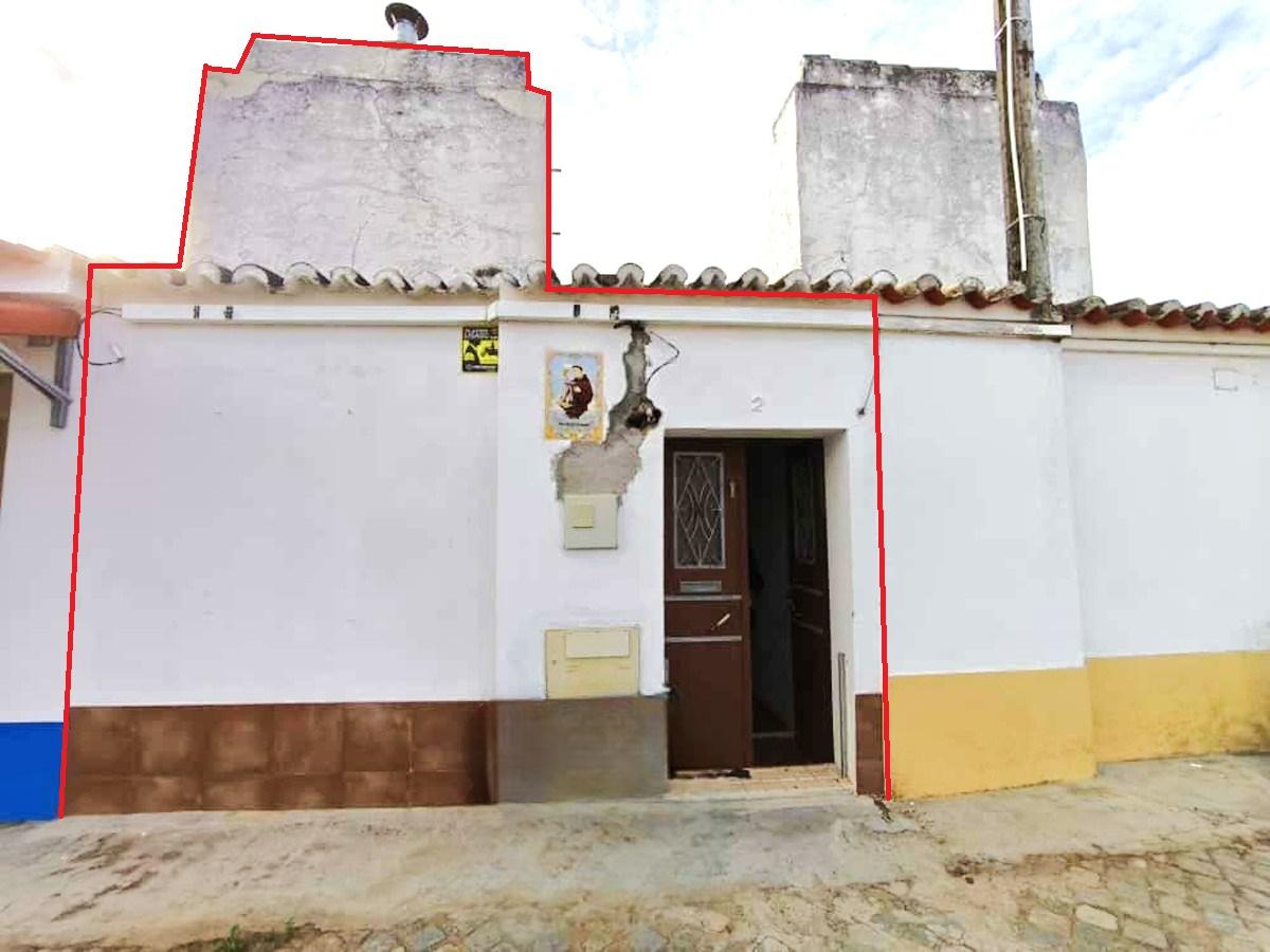 Moradia R/C com quintal em Barbacena
