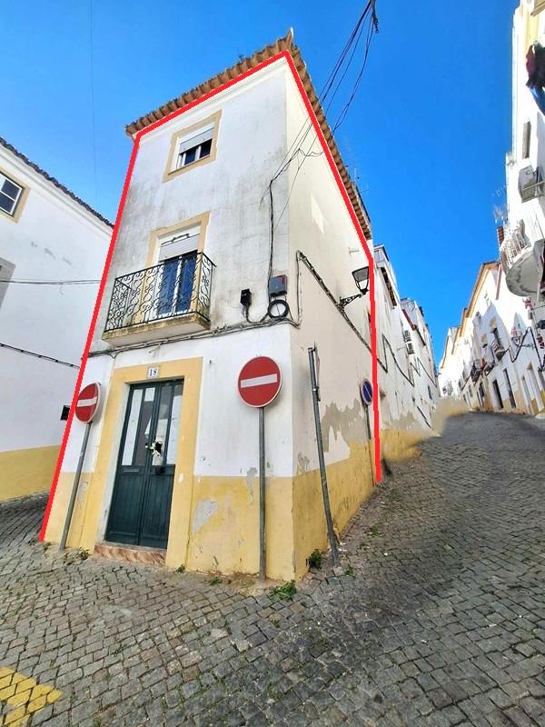 Prédio com terraço no Centro Histórico de Elvas