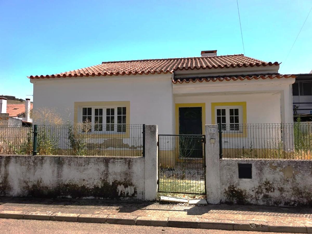 Moradia Térrea T3 com Quintal, Garagem e Terraço
