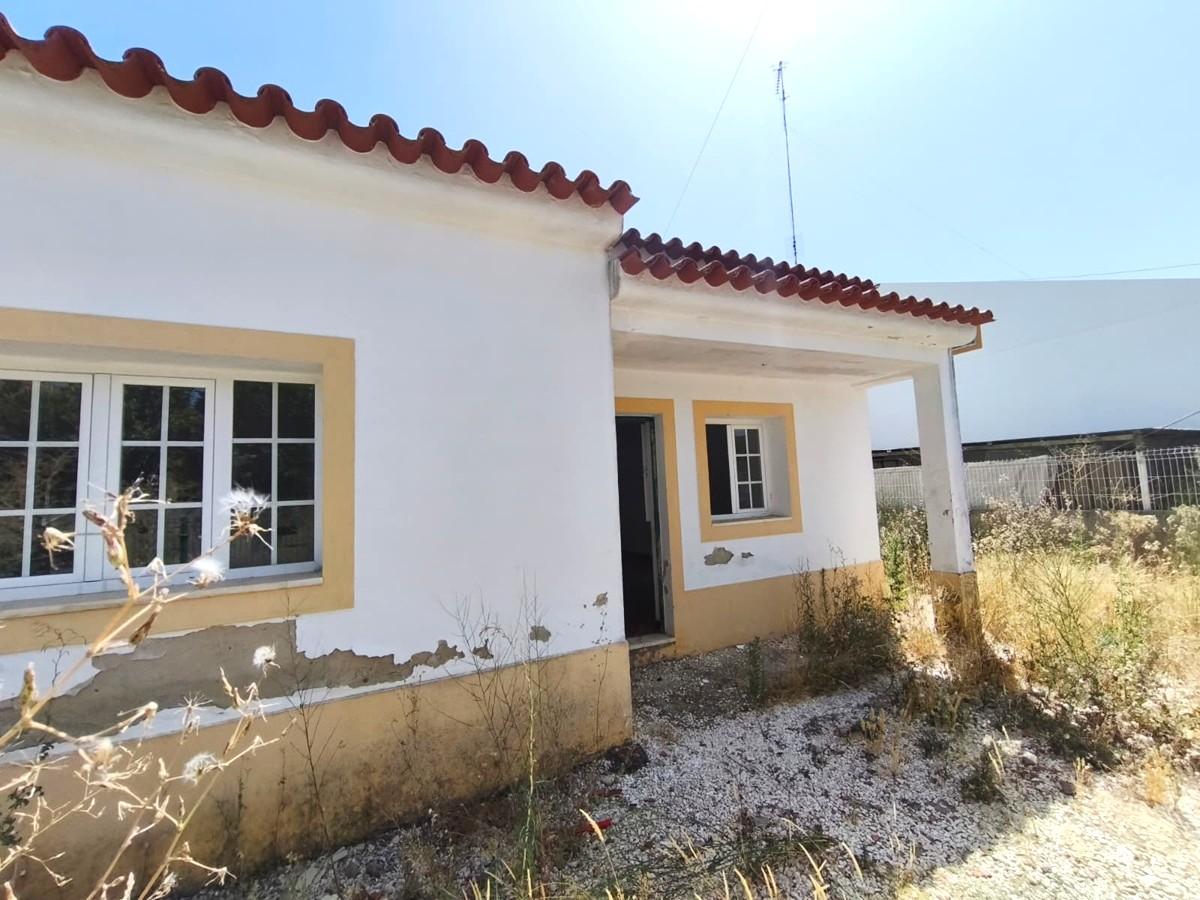 Moradia Térrea T3 com Quintal, Garagem e Terraço