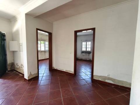 Moradia Térrea T3 com Quintal, Garagem e Terraço