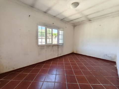 Moradia Térrea T3 com Quintal, Garagem e Terraço