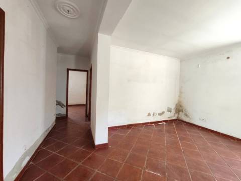 Moradia Térrea T3 com Quintal, Garagem e Terraço