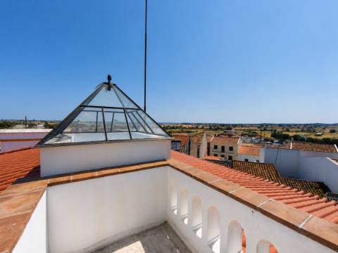 Prédio Restaurado em Santa Eulália, Elvas | Excelente Oportunidade de Investimento