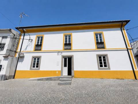 Prédio Restaurado em Santa Eulália, Elvas | Excelente Oportunidade de Investimento