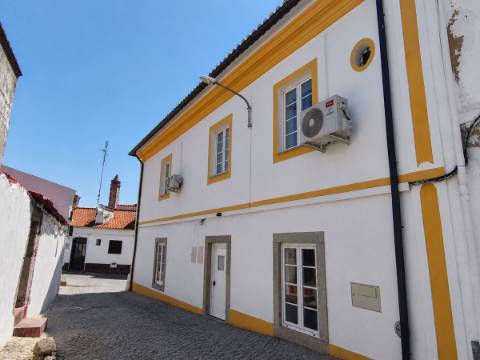 Prédio Restaurado em Santa Eulália, Elvas | Excelente Oportunidade de Investimento