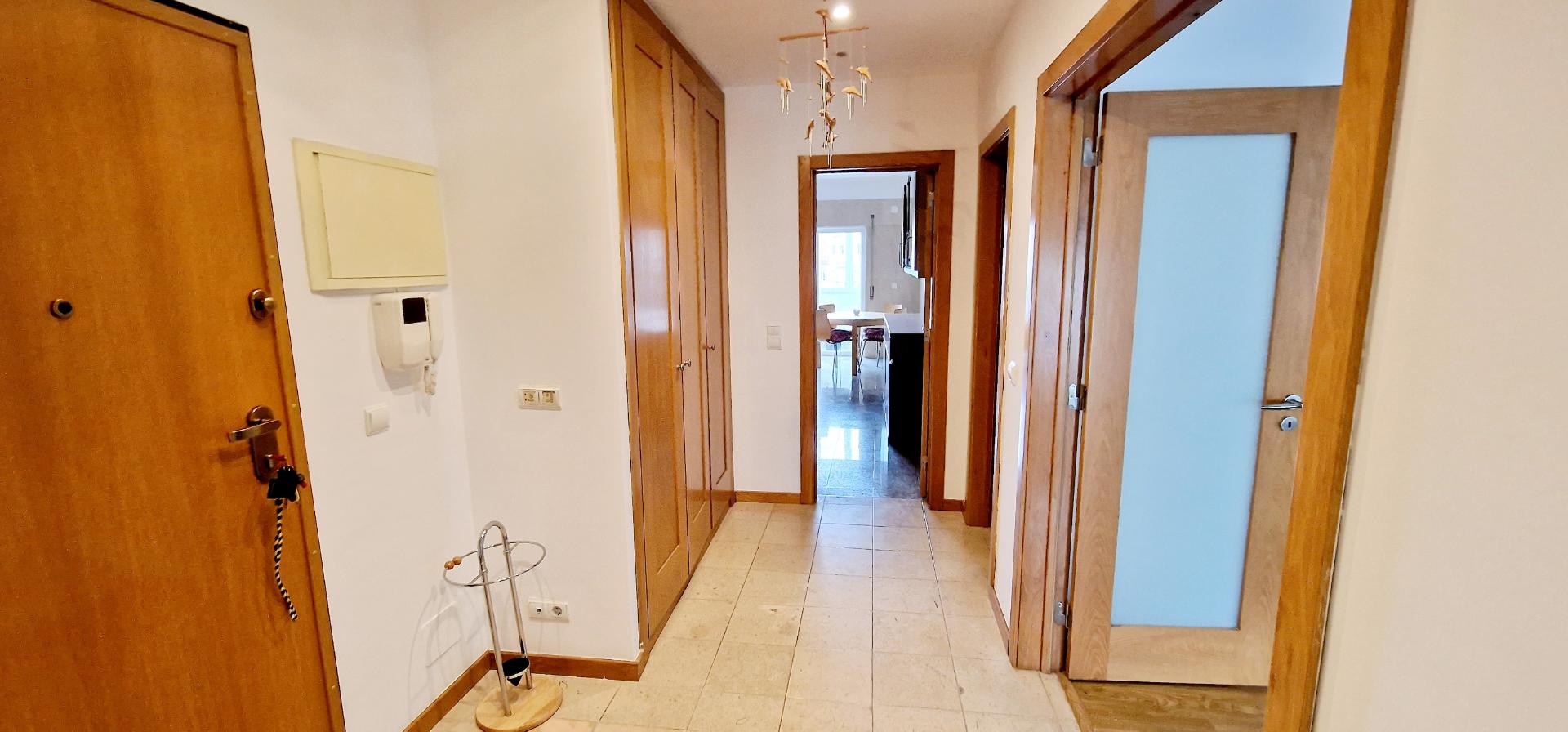 Apartamento T2 com terraço e garagem box à venda no Lumiar