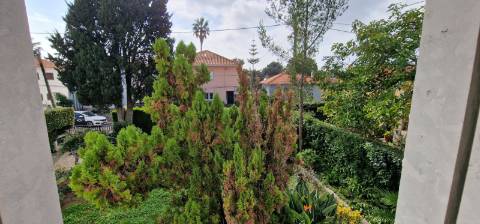 Moradia T7 Independente em Cascais com Jardim e Garagem
