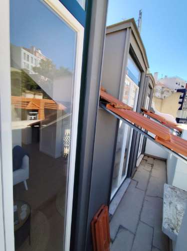 T2 Renovado com Varanda e Vista de Rio